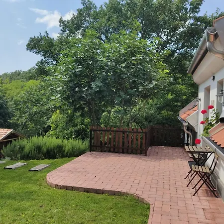 Kosbor Vendeghaz Apartment Monoszlo Exterior photo